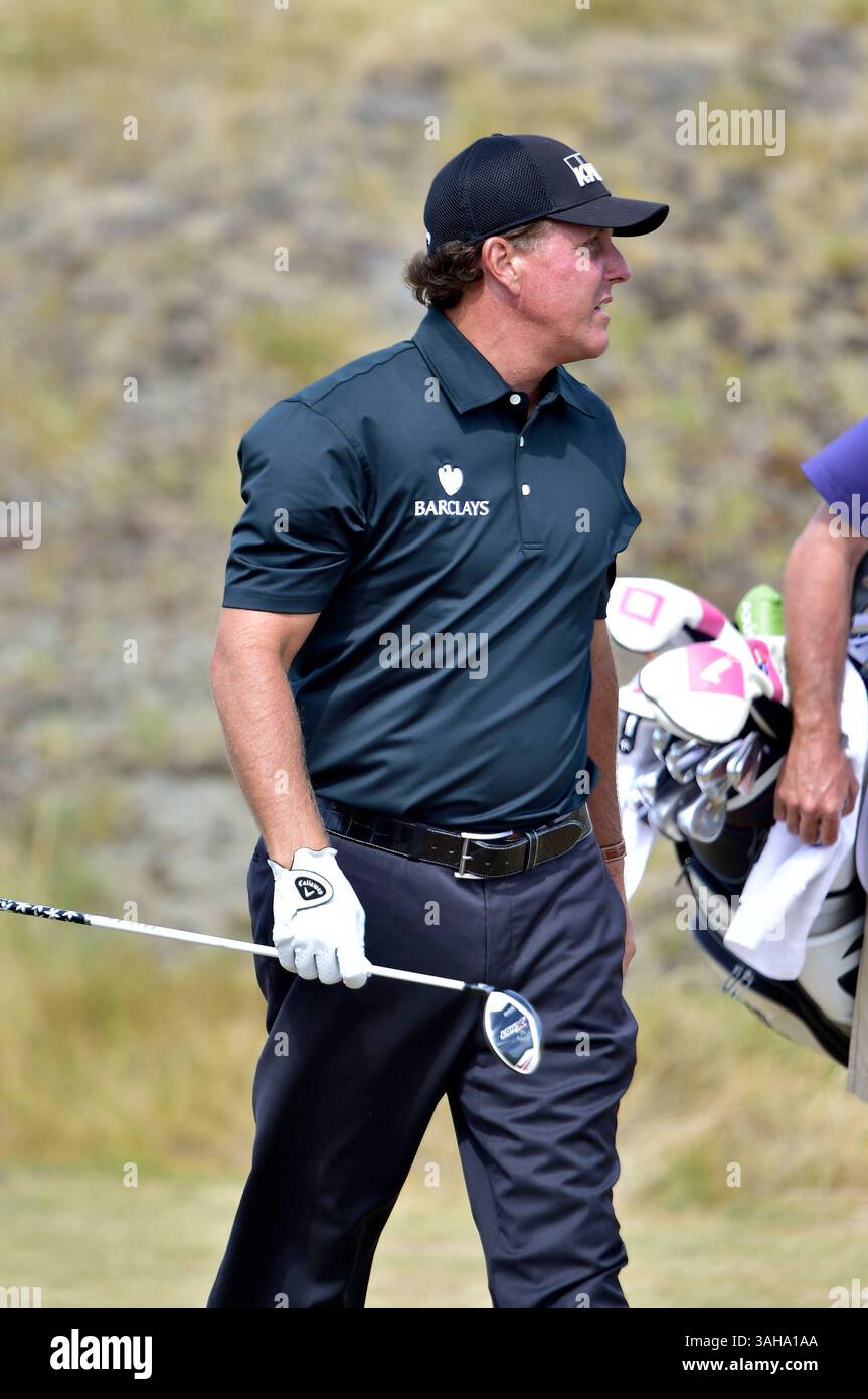 21. Juni 2015. Phil Mickelson am 11. In Runde 4 bei den U.S. Open in Chambers Bay, University Place, Washington. . . George Holland / Cal Sport Media. (Bild: © George Holland/Cal Sport Media/ZUMAPRESS.com) Stockfoto