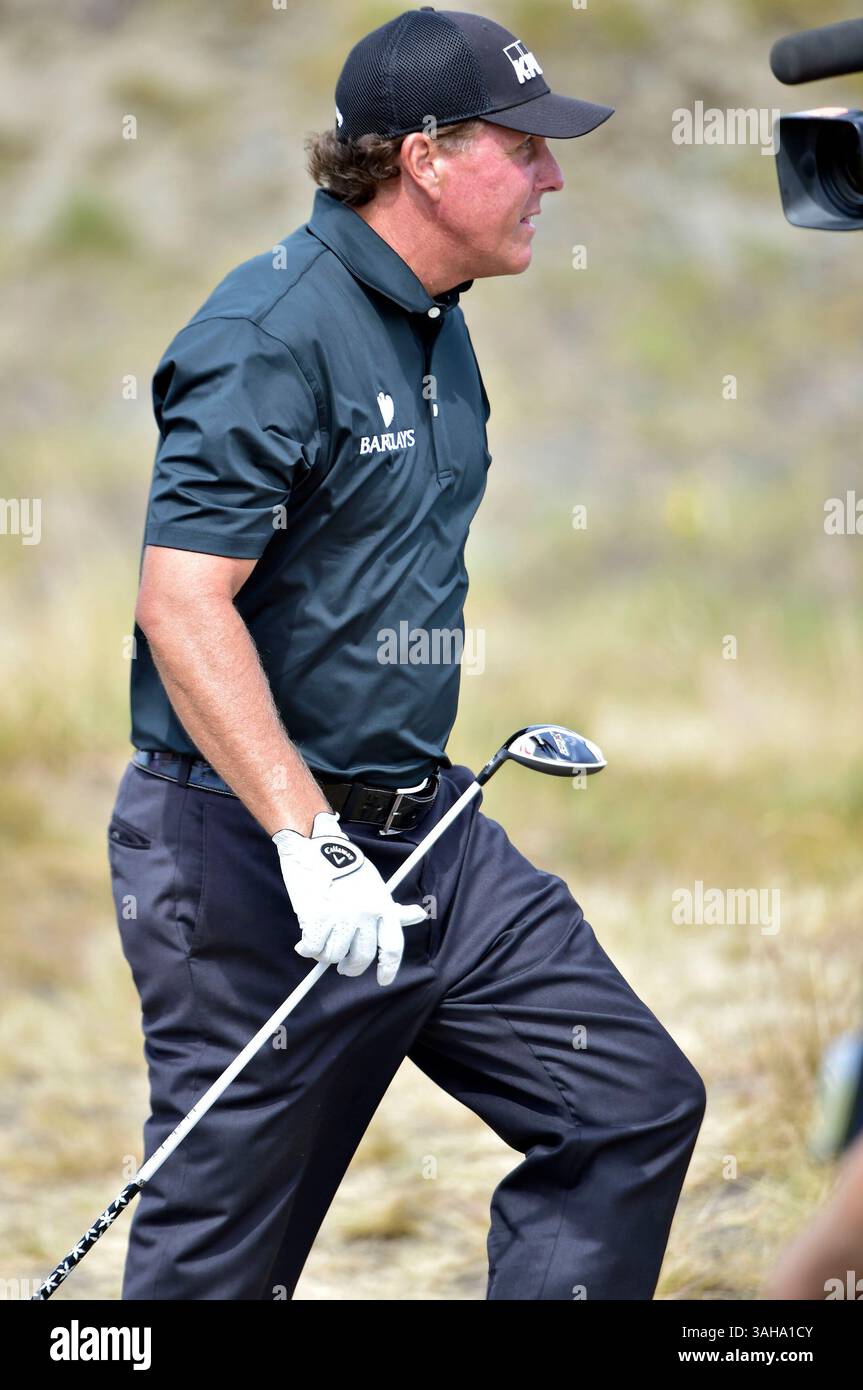 21. Juni 2015. Phil Mickelson am 11. In Runde 4 bei den U.S. Open in Chambers Bay, University Place, Washington. . . George Holland / Cal Sport Media. (Bild: © George Holland/Cal Sport Media/ZUMAPRESS.com) Stockfoto