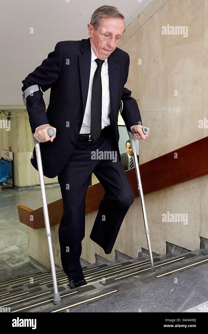 April 2015 - Bogota, Cundinamarca, Kolumbien - BogotÃÆ’Ã‚Â, Kolumbien 23 de abril de 2015. El senador Antonio Navarro Wolf, anda desde hace varios dias sin su protesis debido a dolores constantes en el lugar de su amputacion por las esquirlas que aun tiene en su cuerpo. Foto / Carlos Ortega / CEET (Foto: © El Tiempo/GDA/ZUMA Wire) Stockfoto