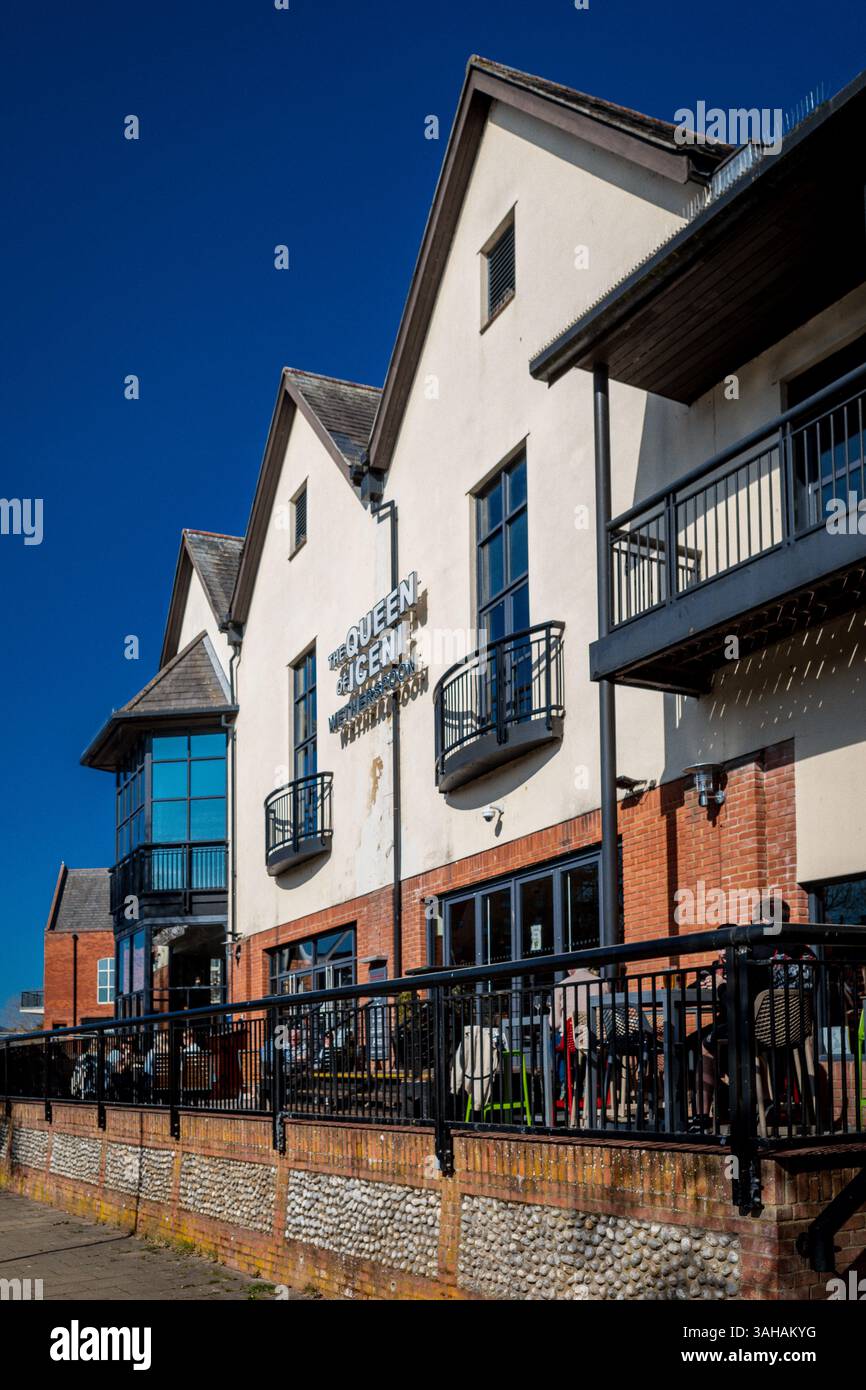 The Queen of Iceni Pub Norwich - Wetherspoons Pub am Fluss Wensum im Zentrum von Norwich. Stockfoto