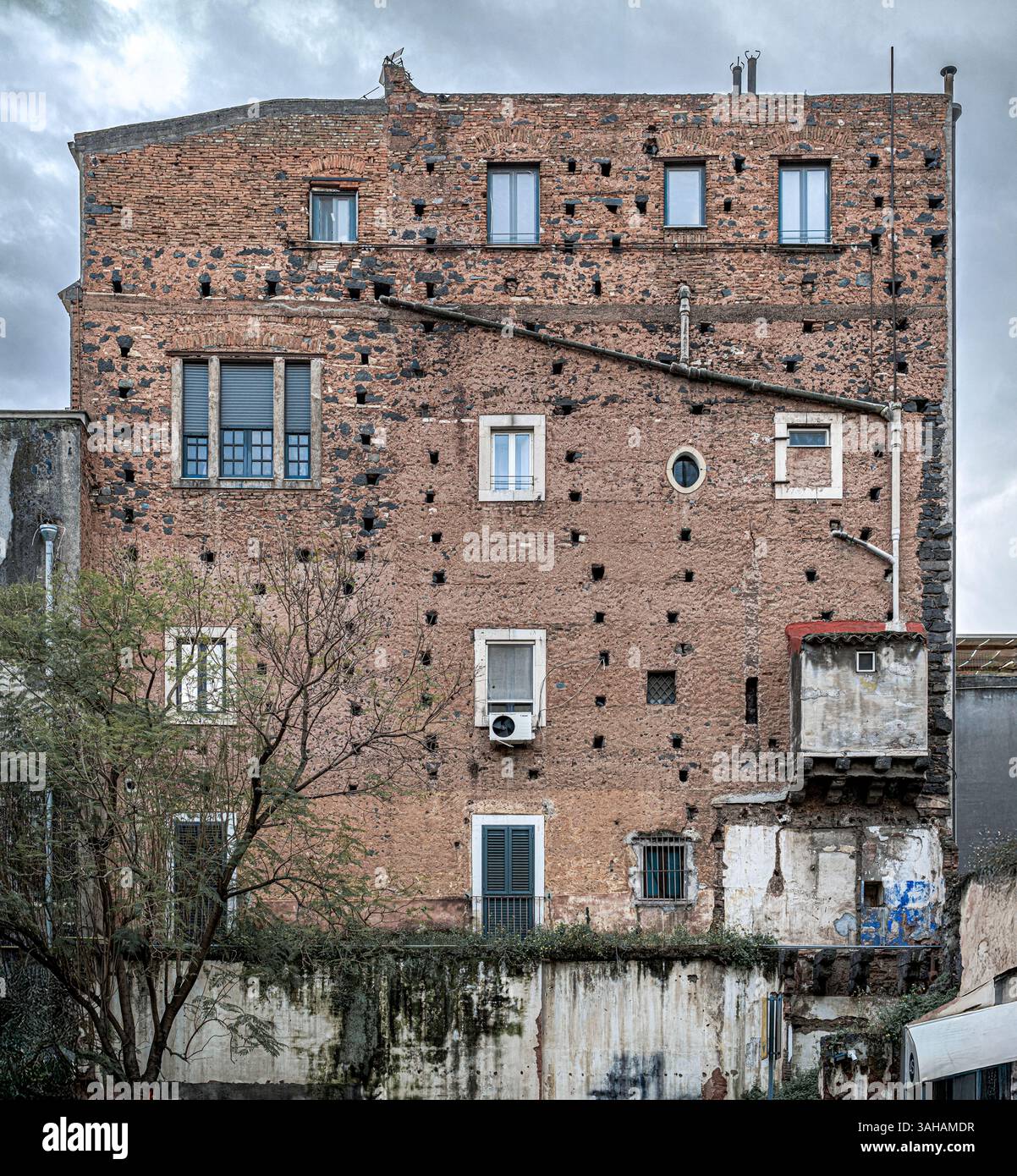 Espressione monumentale dello spontaneismo. - Monumentaler Ausdruck der Spontaneität, Catania, 2025 Stockfoto