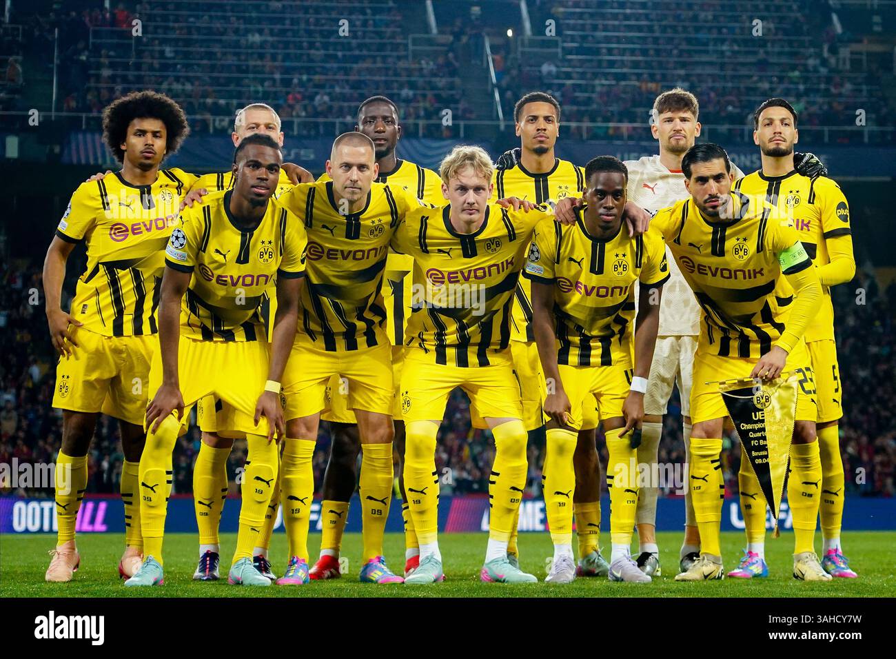 Barcelona, Spanien. April 2025. Die Borussia Dortmund Tram-Gruppe spielte am 9. April 2025 im Lluis Companys Stadion in Barcelona Spanien während des UEFA Champions League-Spiels, im Viertelfinale und im ersten Legs zwischen dem FC Barcelona und Borussia Dortmund. (Foto: Bagu Blanco/PRESSINPHOTO) Credit: PRESSINPHOTO SPORTS AGENCY/Alamy Live News Stockfoto