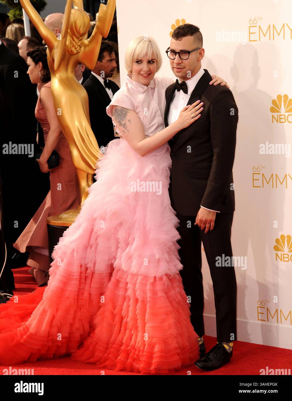 Lena Dunham und Jack Antonoff bei den 66. Jährlichen Primetime Emmy Awards, die am 25. August 2014 im Nokia Theatre L.A. Live in Los Angeles, Kalifornien, stattfanden Stockfoto