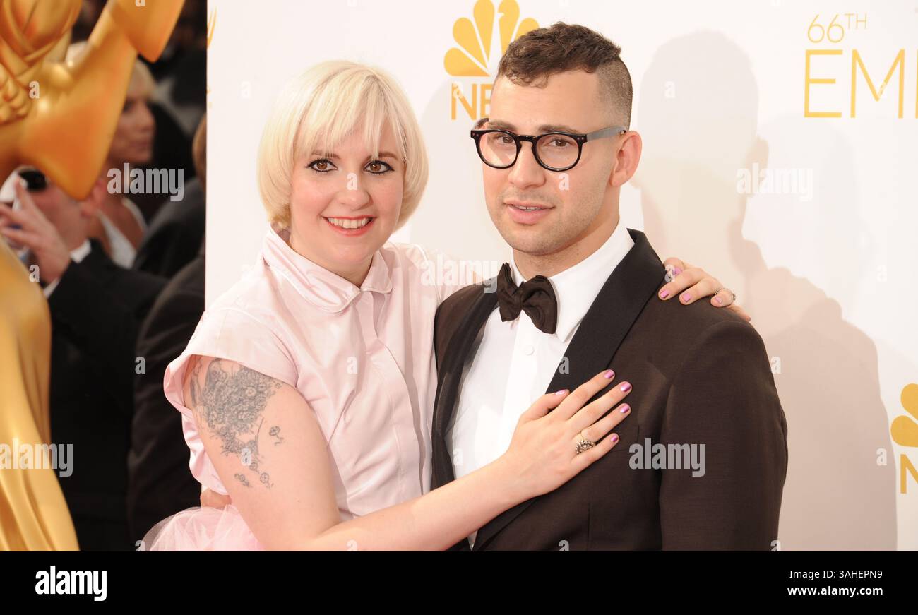 Lena Dunham und Jack Antonoff bei den 66. Jährlichen Primetime Emmy Awards, die am 25. August 2014 im Nokia Theatre L.A. Live in Los Angeles, Kalifornien, stattfanden Stockfoto