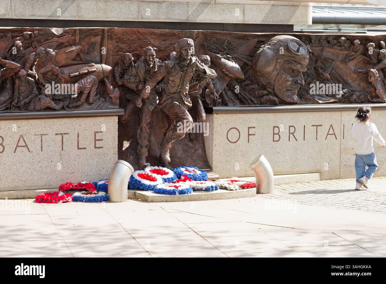Battle of Britain Memorial Skulptur oder Monument am Ufer der Themse bei Westminster. Luftkampf zur Verteidigung des Vereinigten Königreichs gegen Deutschland. Stockfoto