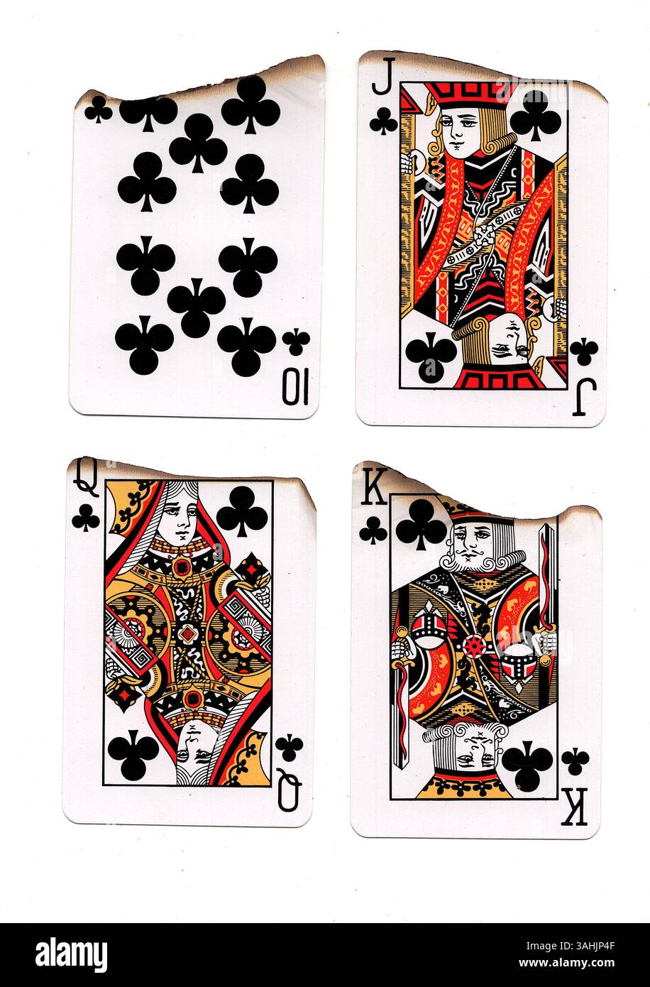 Eine Hand aus teilweise verbrannten Spielkarten in Schlägern auf weißem Hintergrund. Stockfoto