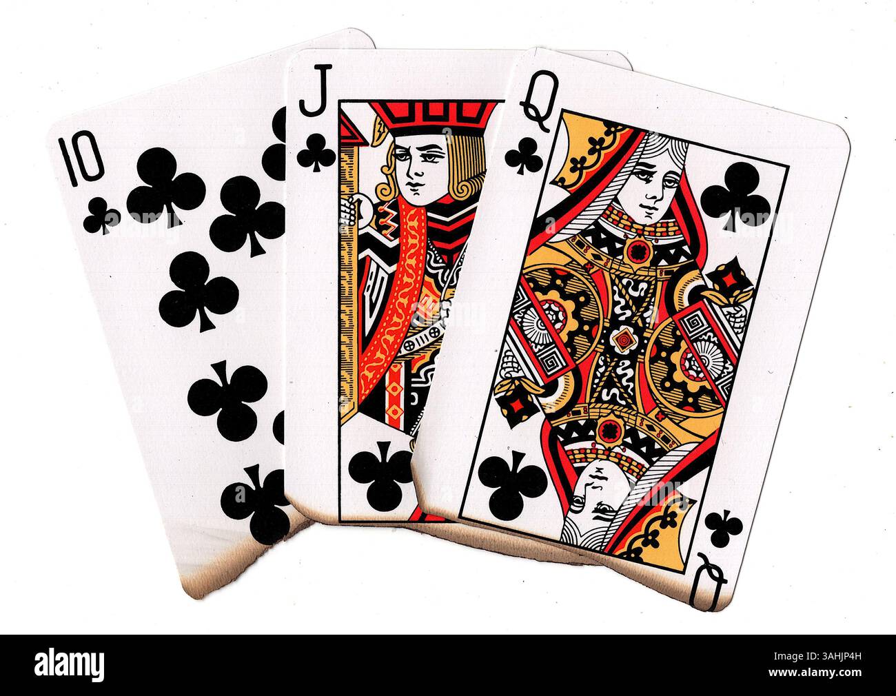 Eine Hand aus teilweise verbrannten Spielkarten in Schlägern auf weißem Hintergrund. Stockfoto