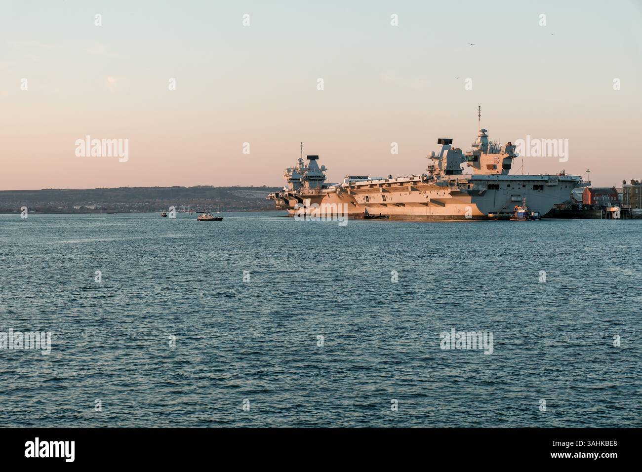9. April 2025: Portsmouth, Vereinigtes Königreich: Die Navy Carrier der Queen Elizabeth Class legten im Hafen von Portsmouth an Stockfoto