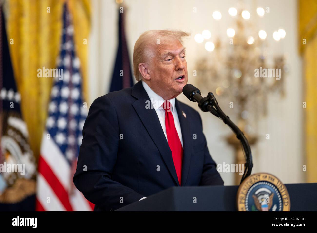WASHINGTON DC, USA - 26. März 2025 - US-Präsident Donald Trump hält am Mittwoch, den 26. März, 20. März auf einer Veranstaltung anlässlich des Women’s History Month Stockfoto