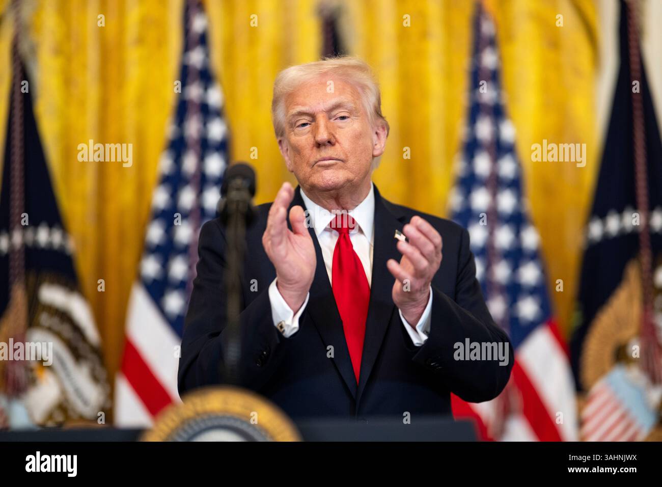 WASHINGTON DC, USA - 26. März 2025 - US-Präsident Donald Trump hält am Mittwoch, den 26. März, 20. März auf einer Veranstaltung anlässlich des Women’s History Month Stockfoto