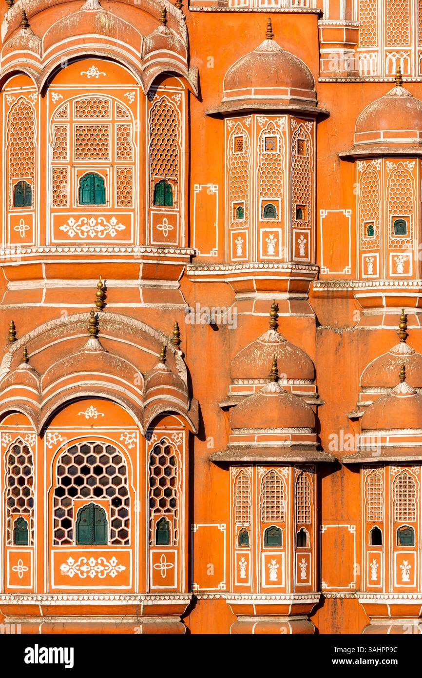 Fassade des Hawa Mahal, Palast der Winde, Jaipur, Rajasthan, Indien Stockfoto