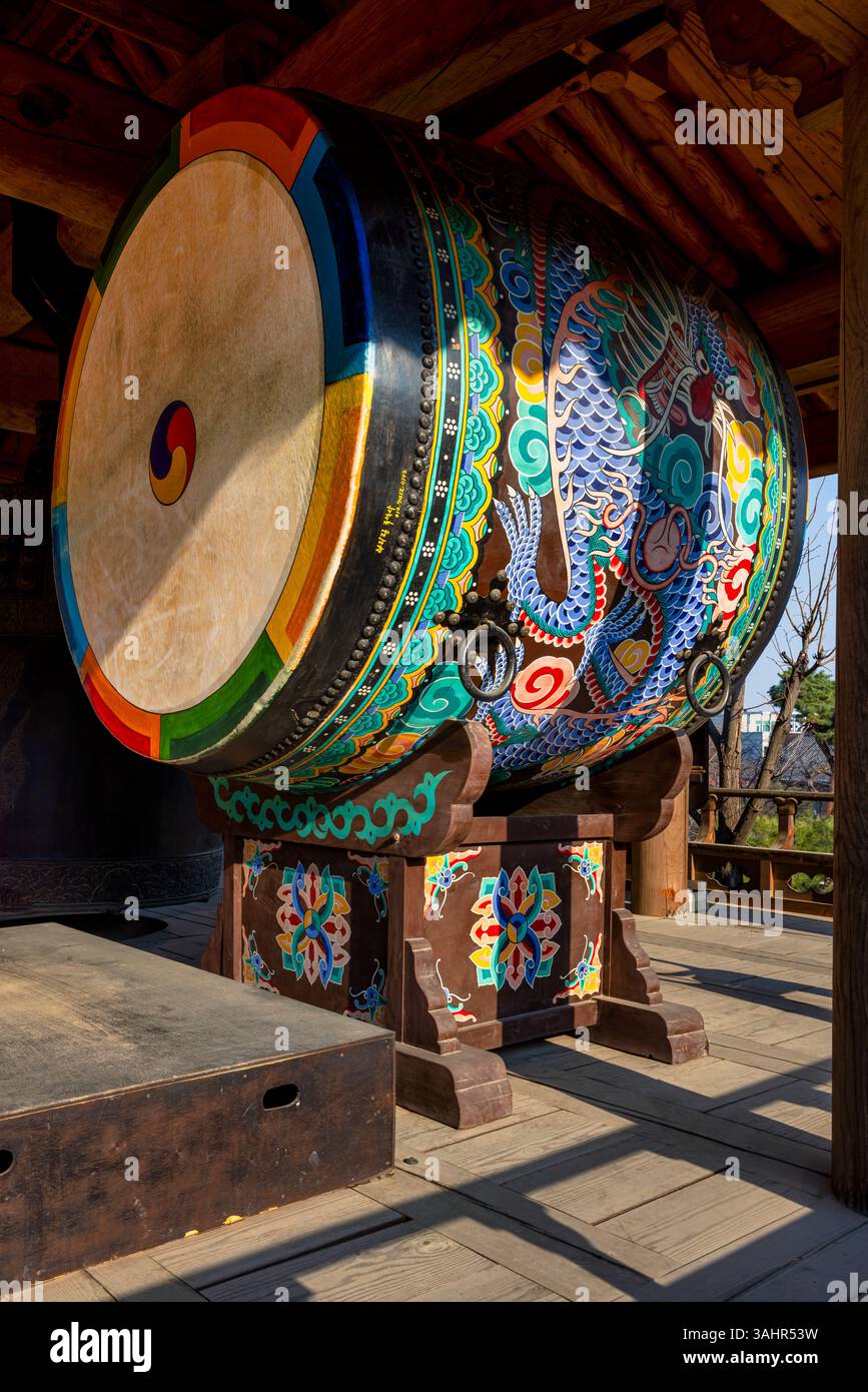 Traditionelle koreanische Trommel Buk, Bongeunsa-Tempel, Seoul, Republik Korea Stockfoto