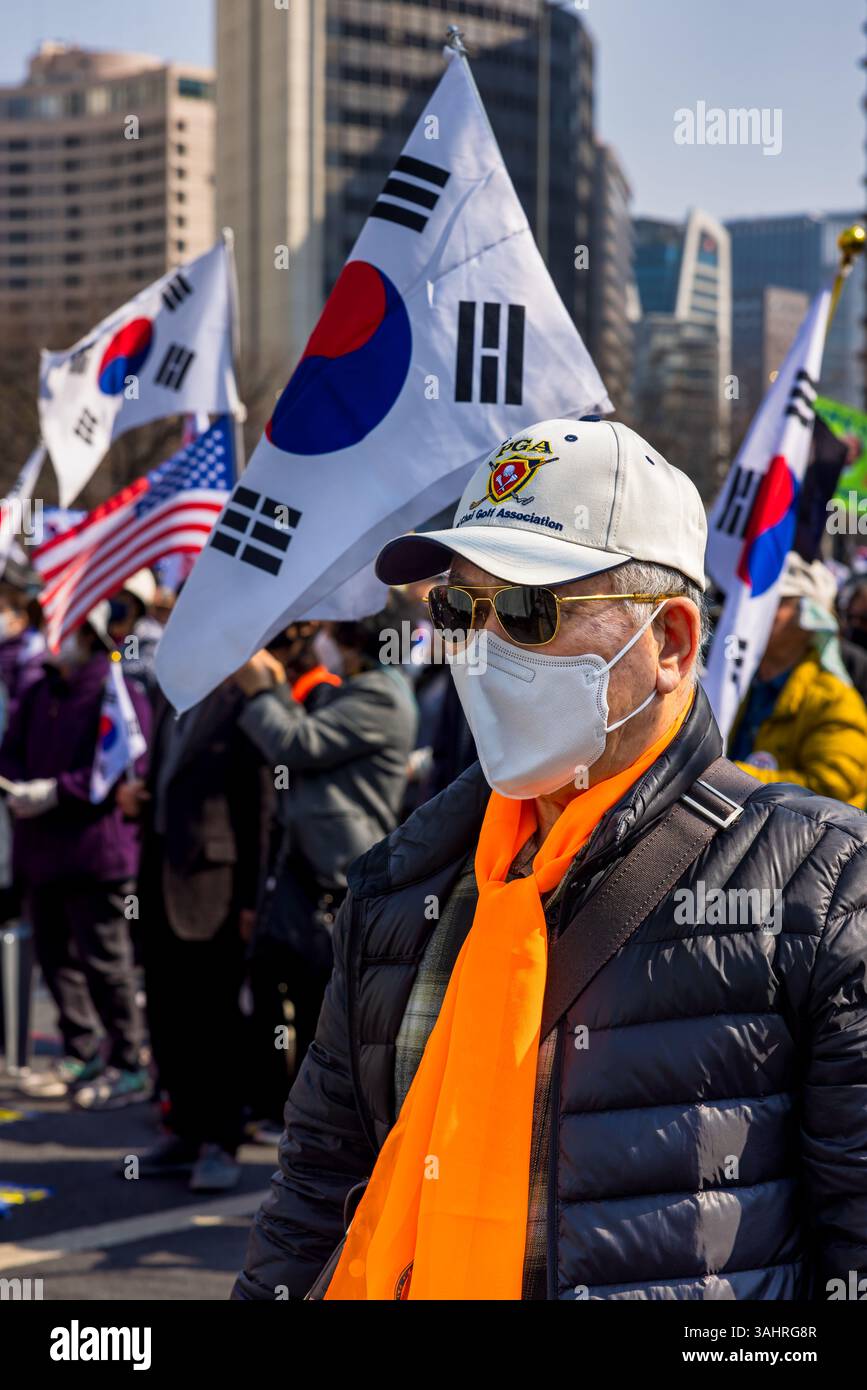 Demonstranten unterstützen den südkoreanischen Präsidenten Yoon Suk Yeol, Seoul, Republik Korea Stockfoto Demonstranten unterstützen den südkoreanischen Präsidenten Yoon Suk Yeol, Seoul, Republik Korea Stockfoto