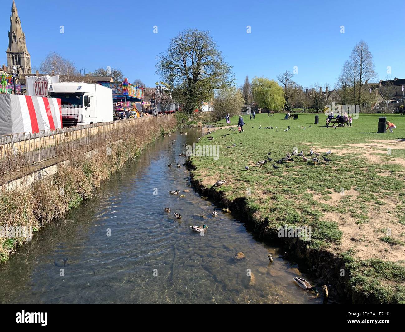 Stamford Lincolnshire Großbritannien britische Stadt alte Steinhäuser Leben Leben alte historische Geschichte lokaler Ort Bürgergemeinde Bezirk England Englisch Walking - Smartphone-aufgenommenes Stockfoto