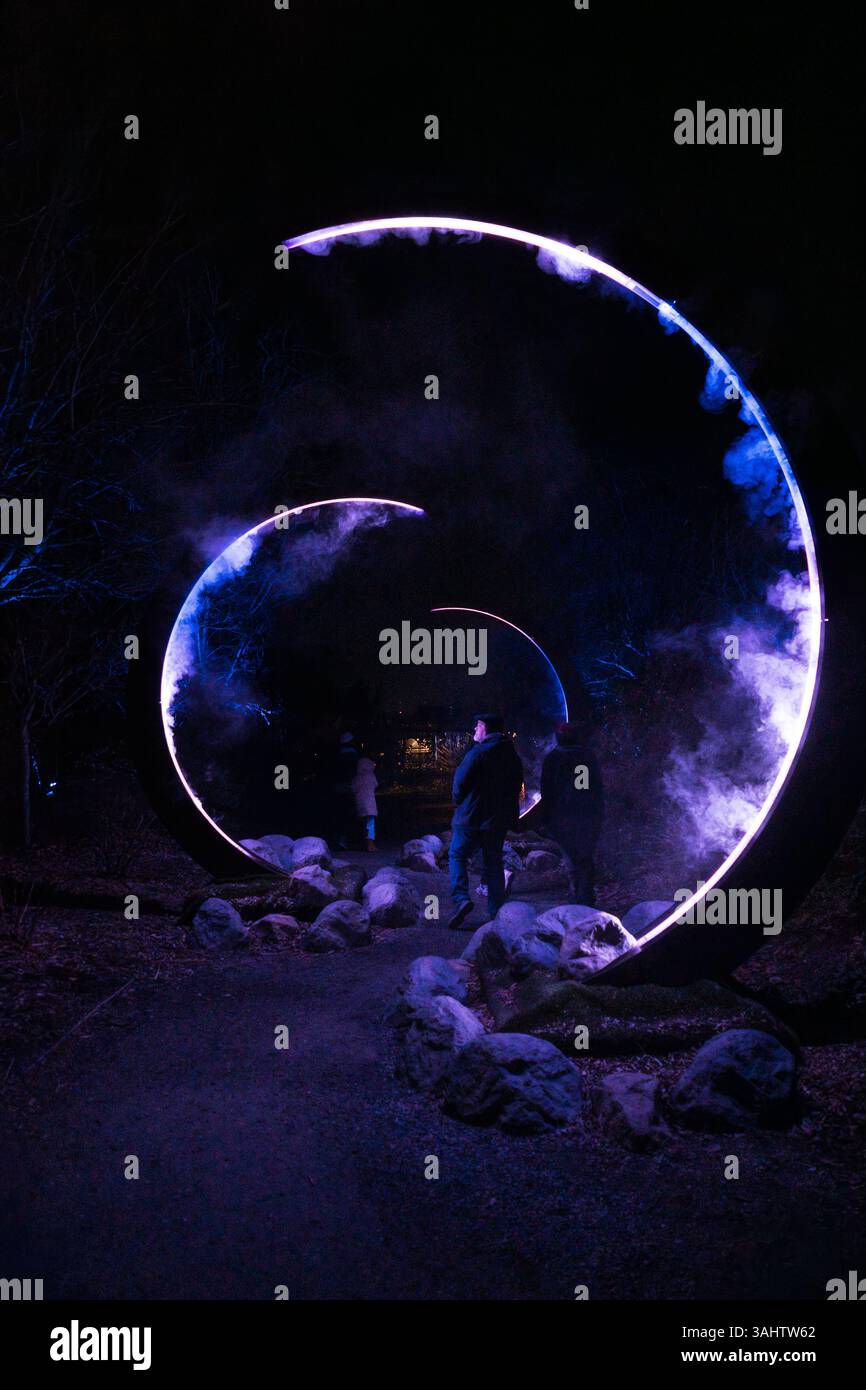 Seattle, USA. Januar 2025. Der atemberaubende Astra Lumina Walk in den Chinesischen Gärten im Westen von Seattle. Stockfoto
