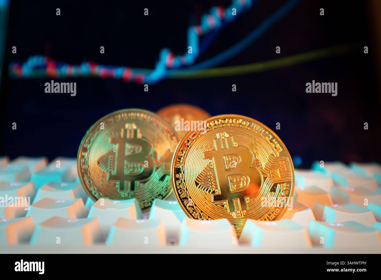 Markttrend-Konzept für Kryptowährungen mit Bitcoin und digitalem Chart Stockfoto