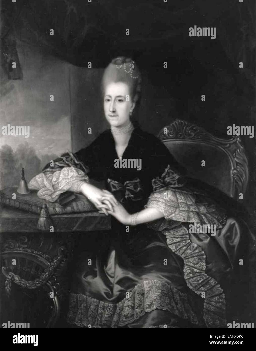 Dieses Porträt von Giacomo Cambruzzi aus dem Jahr 1774 fängt Maria Luisa von Spanien, die Ehefrau Leopolds II. Ein Gemälde zeigt sie in eleganter königlicher Kleidung, mit einem ausgewogenen und würdevollen Ausdruck, der ihren Status als einflussreiche europäische Monarin widerspiegelt. Stockfoto