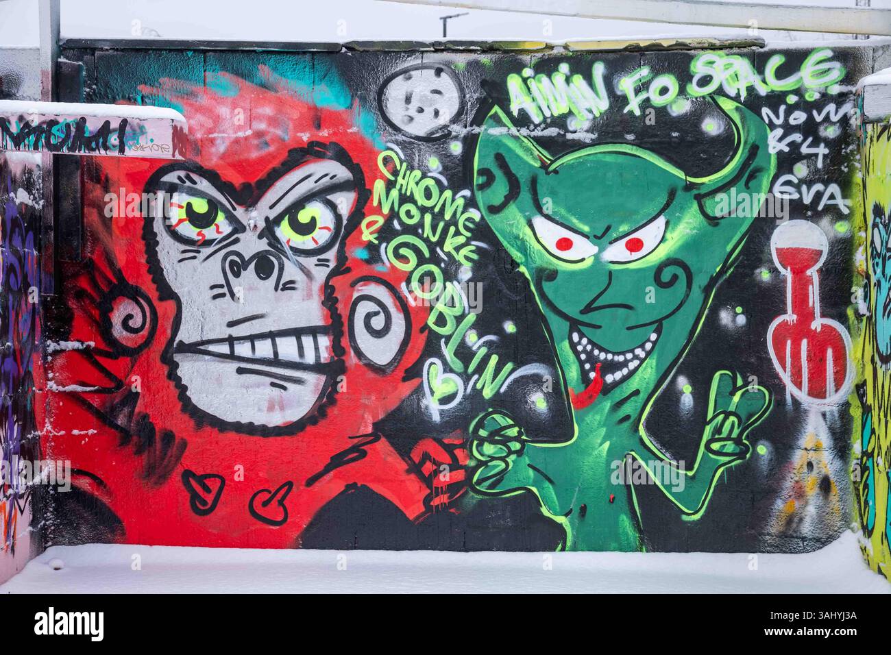 Chrome Monke & Goblin Graffiti an der Wand des Suvilahti DIY Skateparks im Stadtteil Suvilahti in Helsinki, Finnland Stockfoto
