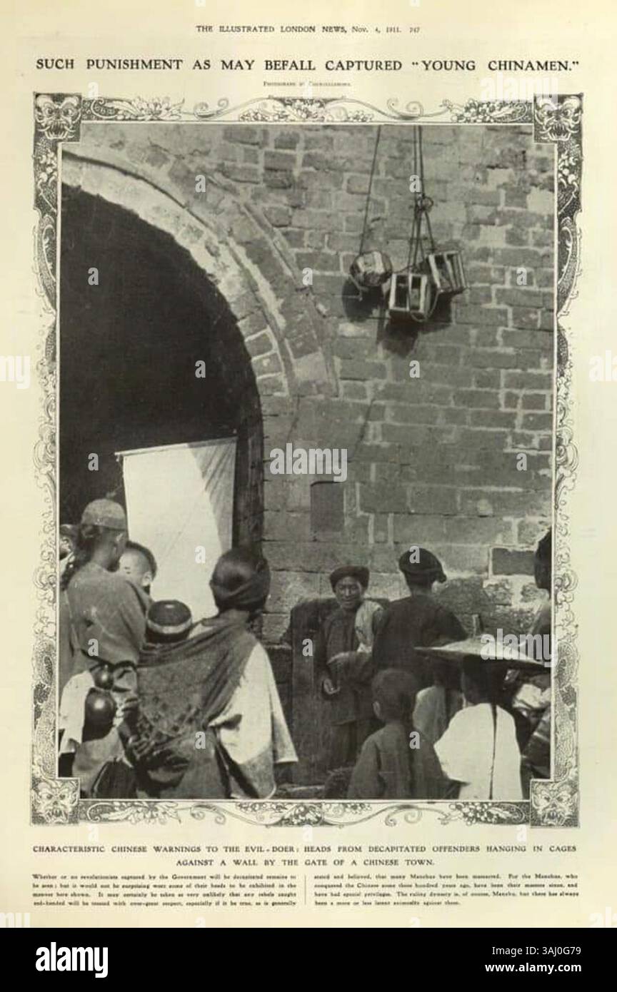 In einer Ausgabe von The Illustrated London News aus dem Jahr 1911 hat Jules Gervais-Courtellemont das grausame chinesische Strafsystem erfasst. Das Bild zeigt enthauptete Köpfe, die in Käfigen hängen, als öffentliche Warnung in einer chinesischen Stadt, was eine scharfe Darstellung der Justizpraktiken des 20. Jahrhunderts darstellt. Stockfoto