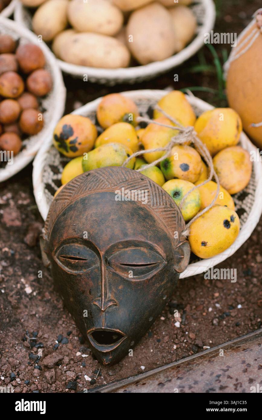Traditionelle Stammesmaske aus Sambia Stockfoto
