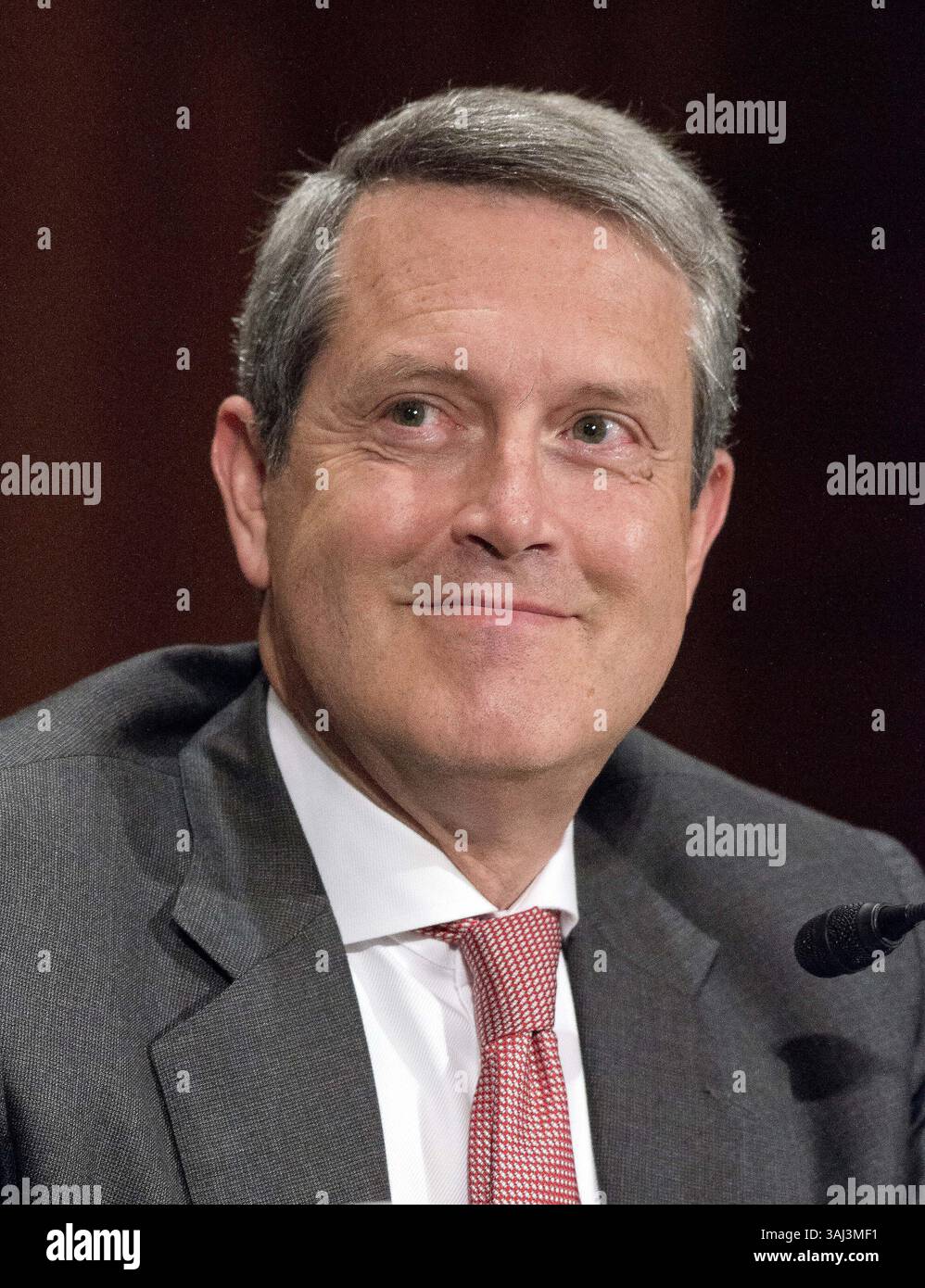 27. Juli 2017: Washington, District of Columbia, USA - RANDAL QUARLES, Gründer und Leiter der Cynosure Group, einer privaten Investmentfirma, sagt vor dem Senat Committee on Banking, Housing, and Urban Affairs aus, dass er zum Mitglied des Board of Governors des Federal Reserve Systems ernannt wurde. (Kreditbild: © Ron Sachs/CNP via ZUMA Wire) Stockfoto