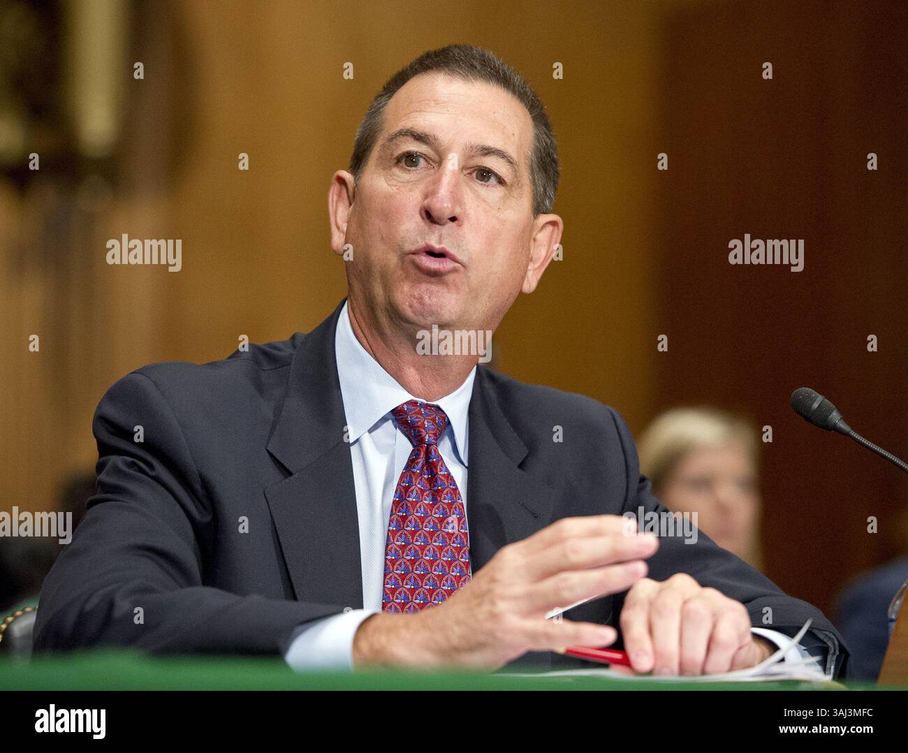 27. Juli 2017: Washington, District of Columbia, USA - RANDAL QUARLES, Gründer und Leiter der Cynosure Group, einer privaten Investmentfirma, sagt vor dem Senat Committee on Banking, Housing, and Urban Affairs aus, dass er zum Mitglied des Board of Governors des Federal Reserve Systems ernannt wurde. (Kreditbild: © Ron Sachs/CNP via ZUMA Wire) Stockfoto