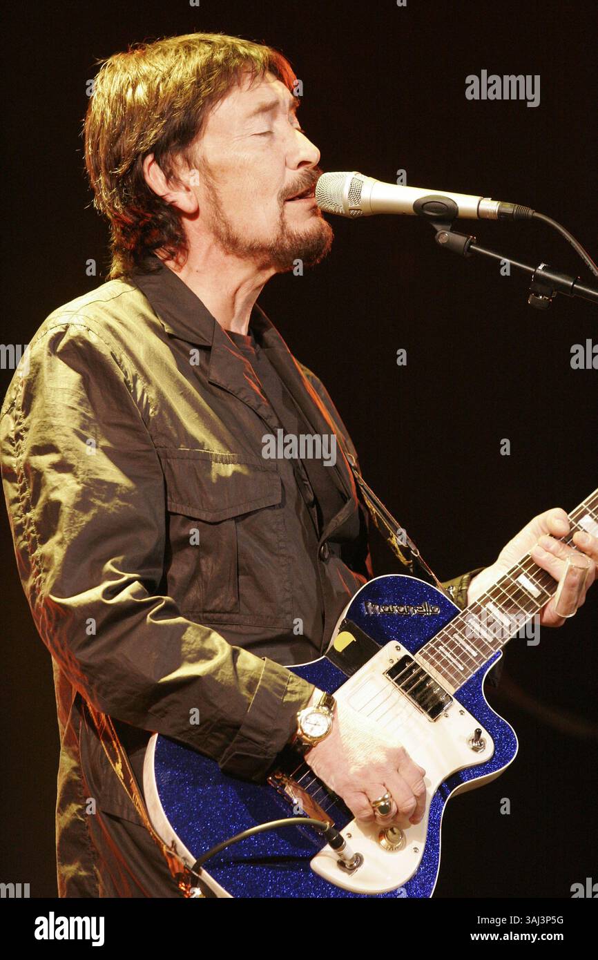 18. März 2006 - Berlin, USA - Chris Rea on 18.03.2006 während seiner letzten Tour im Tempodrom Berlin..Photo Scherf/Face to Face./AdMedia./AdMedia (Credit Image: © Scherf/AdMedia via ZUMA Wire) Stockfoto
