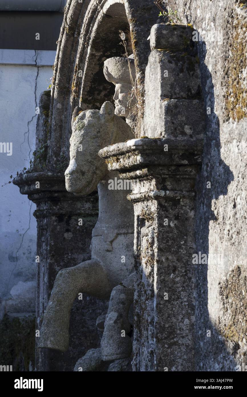20. Oktober 2015 - Lugo, Galicien/Provinz Lugo, Spanien - Lugo, Spanien: Puerta de Santiago mit dem Heiligen Jakob Matamoros an den römischen Mauern von Lugo. (Bild: © Paul Gordon via ZUMA Wire) Stockfoto
