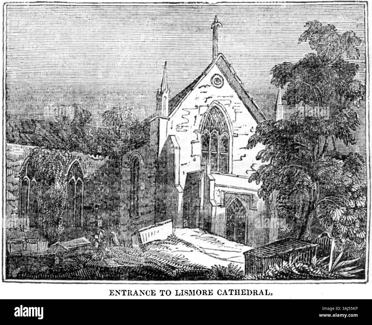 Die Illustration von *The Dublin Penny Journal* aus dem Jahr 1833 zeigt den Eingang zur Kathedrale von Lismore in Irland und bietet einen Blick auf die architektonische Pracht und ihre Rolle als religiöse und historische Stätte. Stockfoto