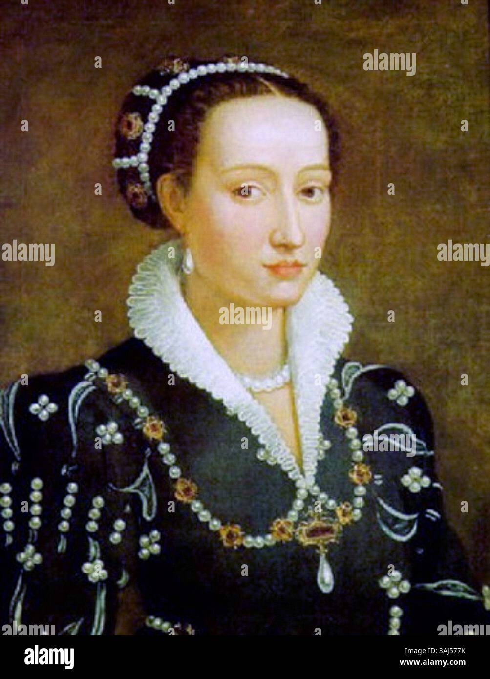 Dieses vermutete Porträt von Isabella de’ Medici, früher Bianca Cappello genannt, wurde im 16. Jahrhundert von der Werkstatt von Alessandro Allori gemalt. Es handelt sich um ein Öl auf Leinwand, das eine Adlige aus der italienischen Renaissance darstellt. Stockfoto