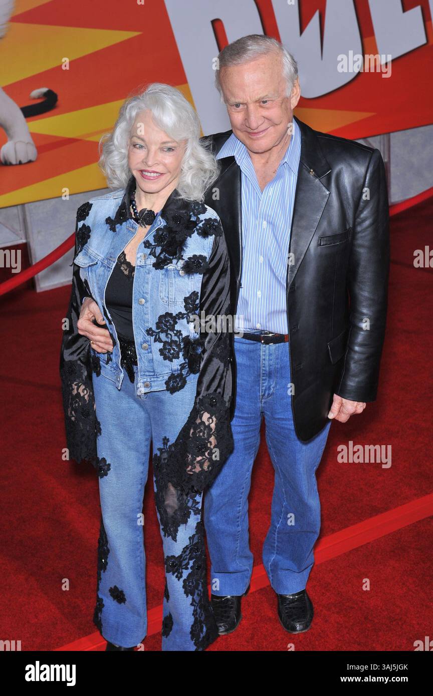 18. November 2008 - Hollywood, KALIFORNIEN, USA - 17. November 2008 - Hollywood, Kalifornien - Edwin Buzz Aldrin und Lois Aldrin. „Bolt“ Disney World Premiere im El Capitan Theatre. Foto: Jaguar/AdMedia Stockfoto