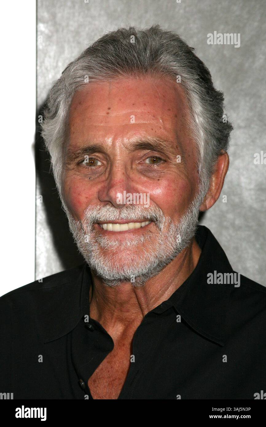 August 2006 – West Hollywood, CA, USA – 1. August 2006 – West Hollywood, Kalifornien. David Hedison. Los Angeles Premiere von ''Boynton Beach Club'' im Pacific Design Center. Foto: Byron Purvis/AdMedia (Foto: © Byron Purvis/AdMedia via ZUMA Wire) Stockfoto