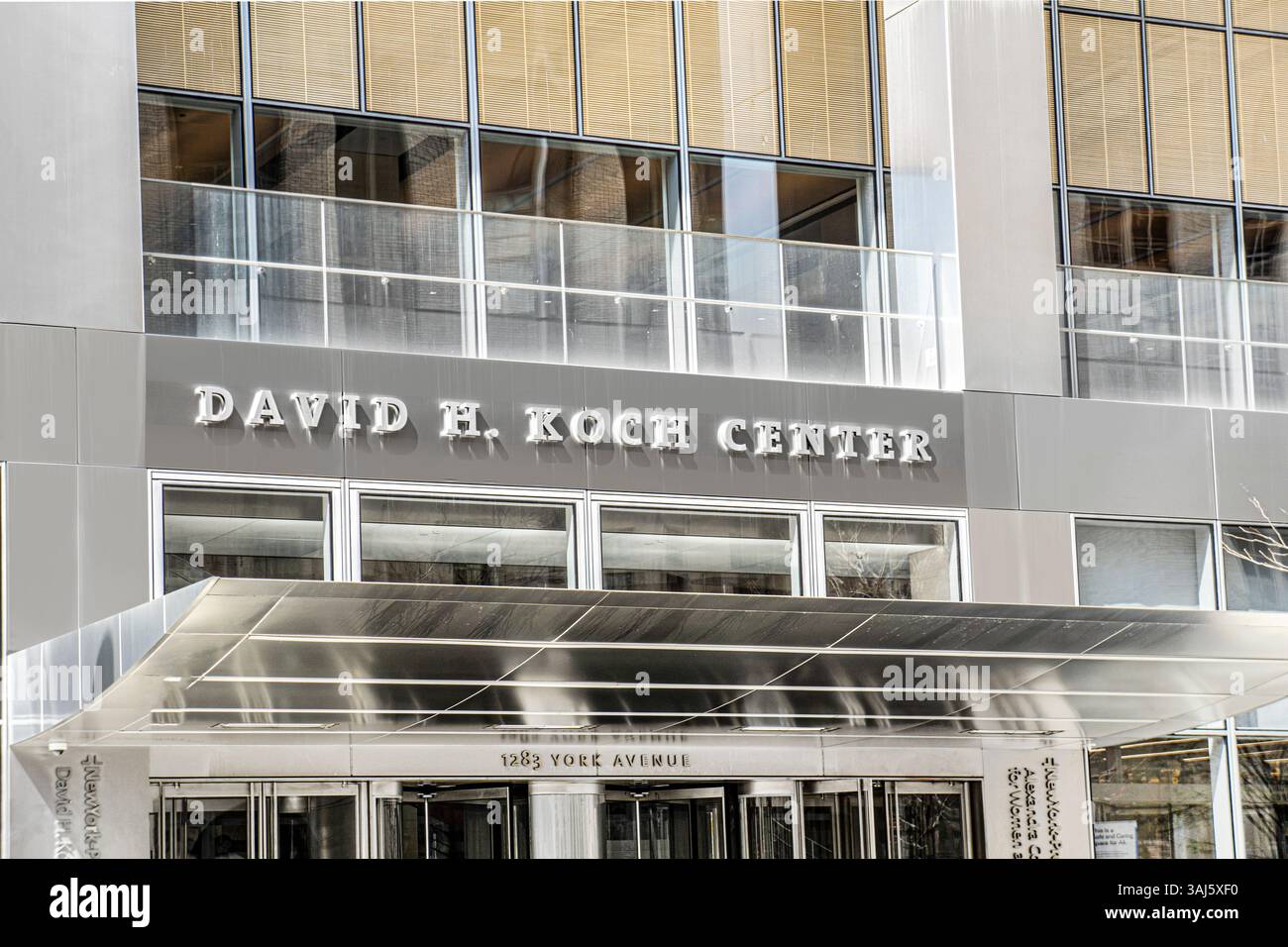 New York-Presbyterian David H. Koch Center, Außenansicht des Gebäudes, Eingang, 1283 York Avenue, New York City, New York, USA Stockfoto