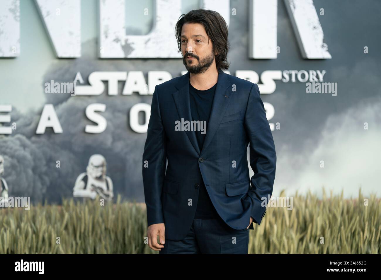 LONDON, ENGLAND – 10. APRIL: Diego Luna nimmt am 10. April 2025 in London an der „Andor“ Staffel Two UK Sneak Peek in Lightroom Teil. (Foto: Lounisphotography / Alamy News) Stockfoto