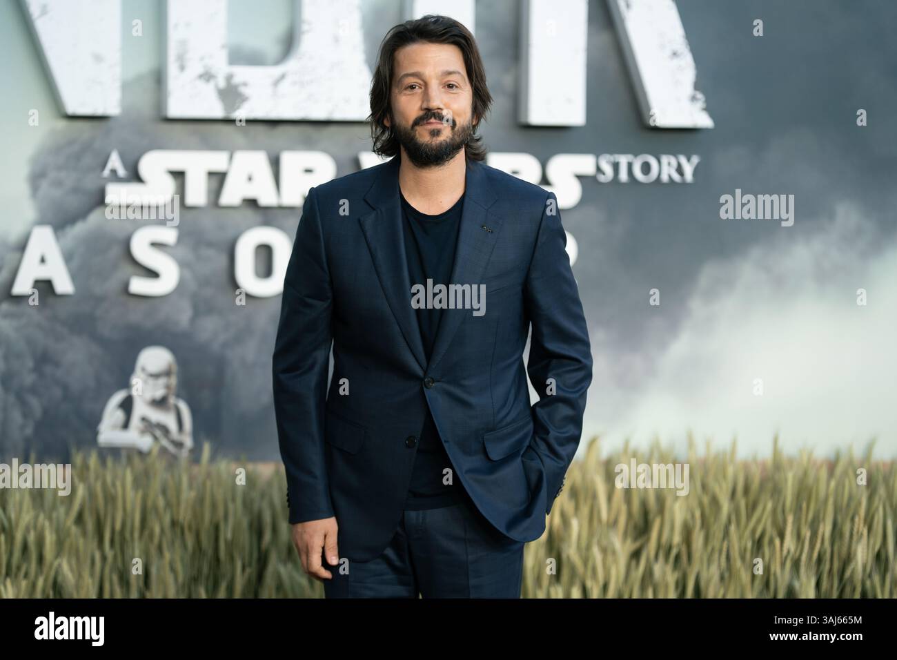 LONDON, ENGLAND – 10. APRIL: Diego Luna nimmt am 10. April 2025 in London an der „Andor“ Staffel Two UK Sneak Peek in Lightroom Teil. (Foto: Lounisphotography / Alamy News) Stockfoto