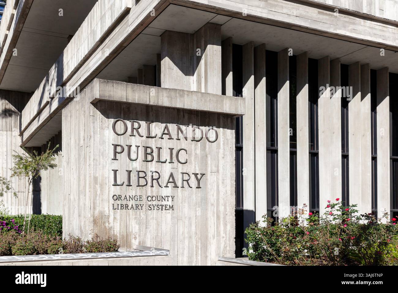 Orlando Public Library-Schild in der Innenstadt von Orlando. Stockfoto