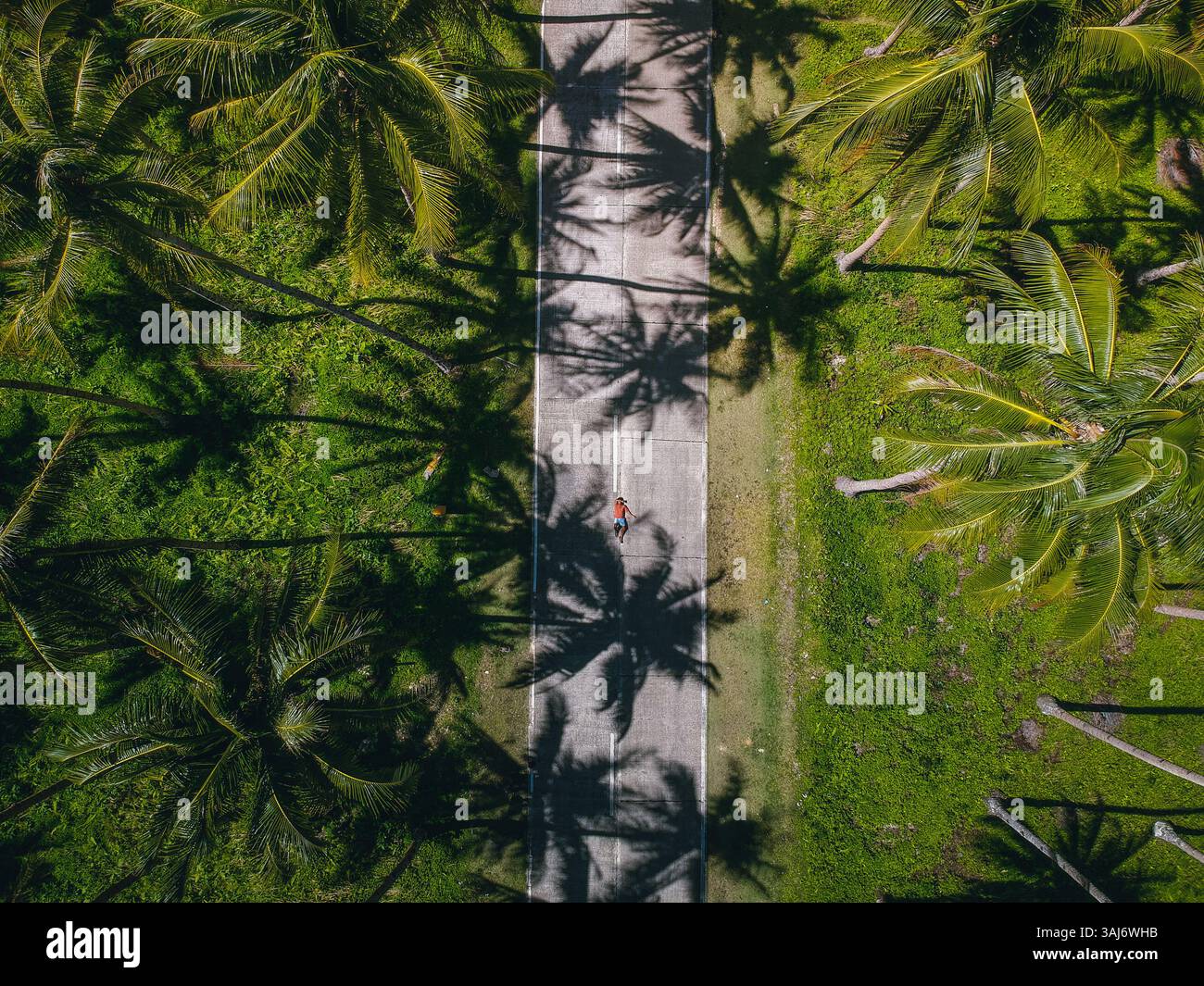 Atemberaubender Blick aus der Luft zeigt die natürliche Schönheit und einzigartige Landschaften der Philippinen, die per Drohne für eine atemberaubende Perspektive aufgenommen werden Stockfoto