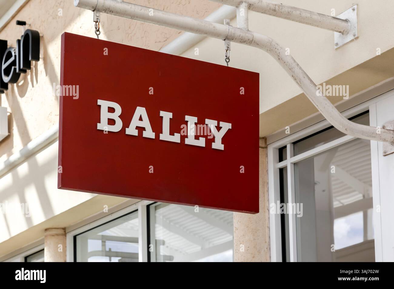 Bally hängendes Schild vor dem Laden in Orlando, Florida, USA. Stockfoto