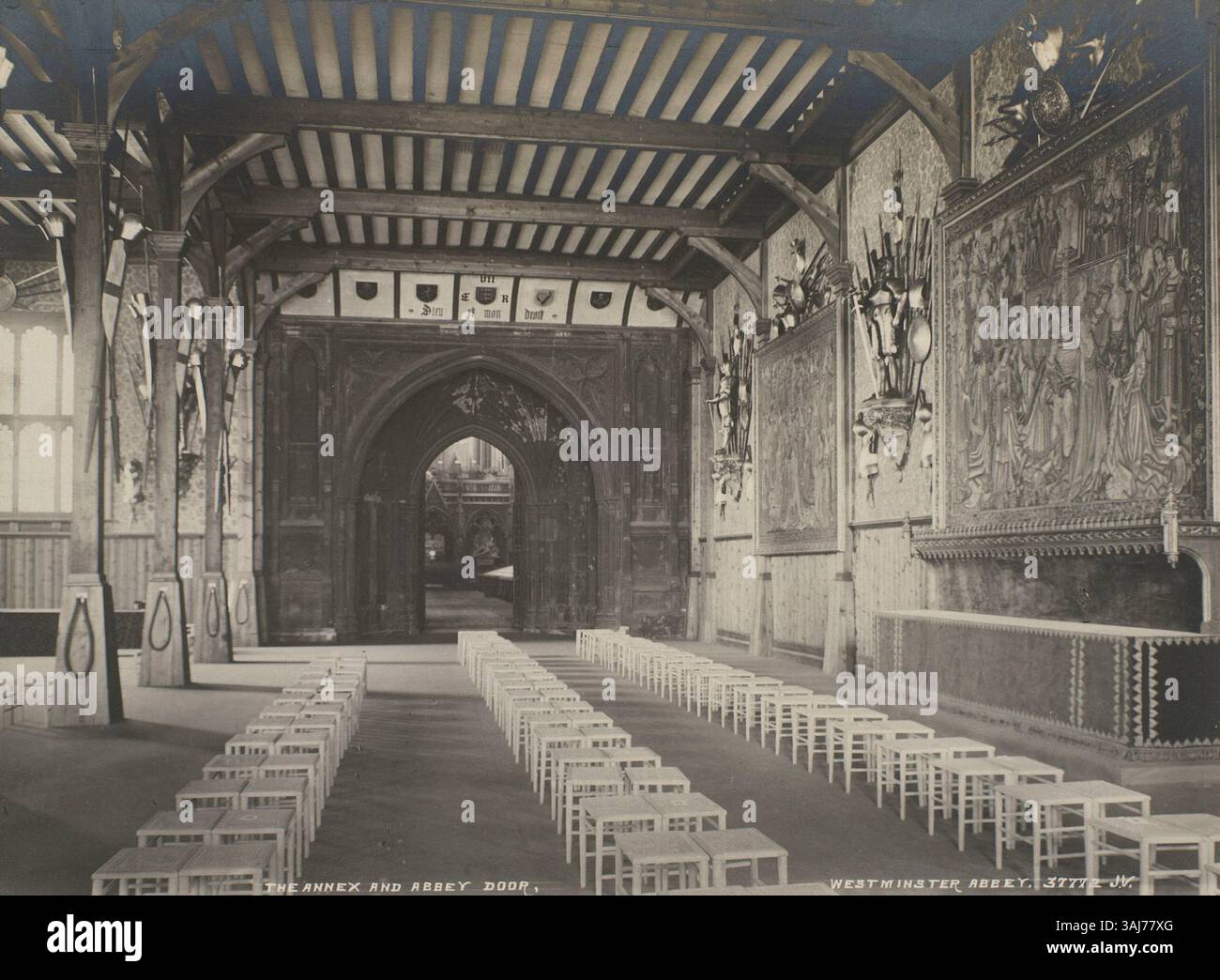 Dieses Foto, das 1911 während der Krönung von Georg V. aufgenommen wurde, zeigt die Annexe in Westminster Abbey und hält einen Moment der königlichen Zeremonie fest. Stockfoto