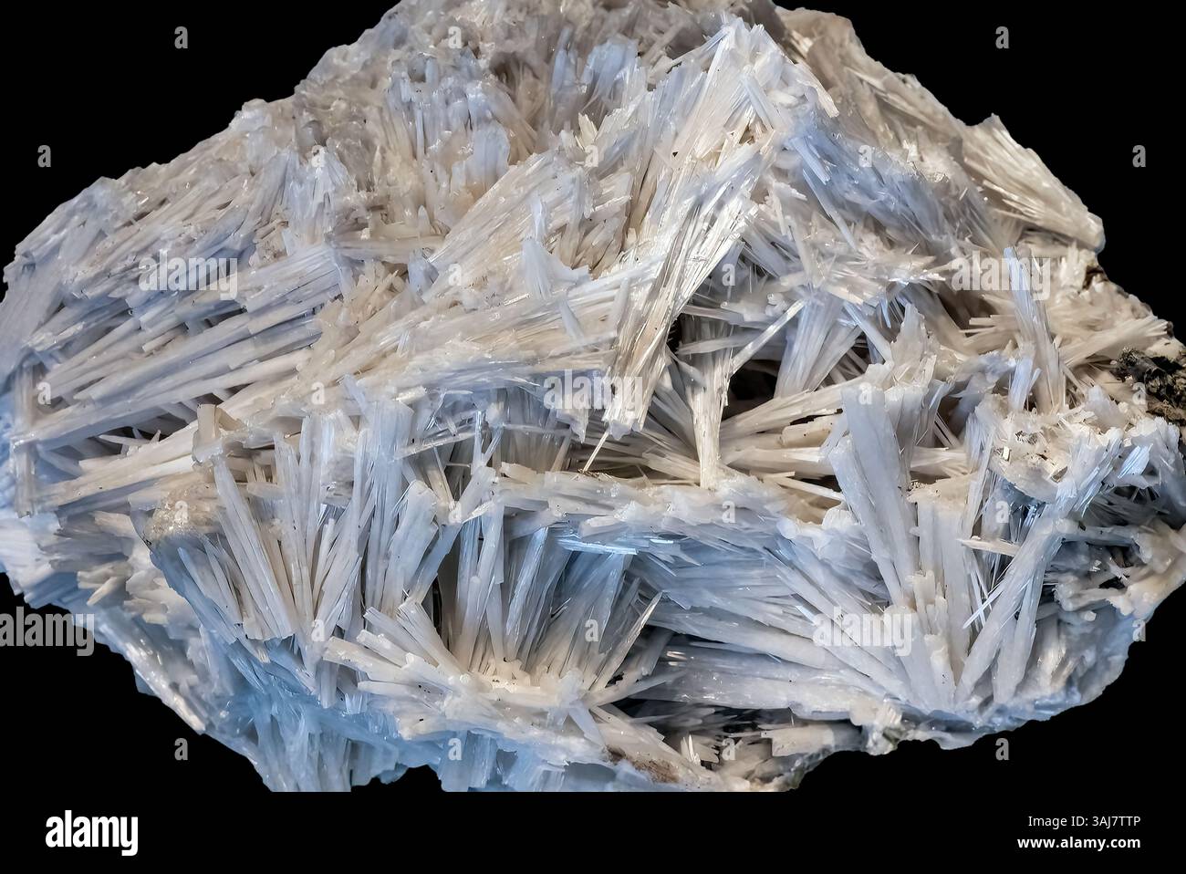 Cerussite, Creede District, Colorado Cerussite aus dem Creede District, Colorado, bildet sich als Bleikarbonatkristalle, oft in gepaarten, prismatischen oder Stockfoto