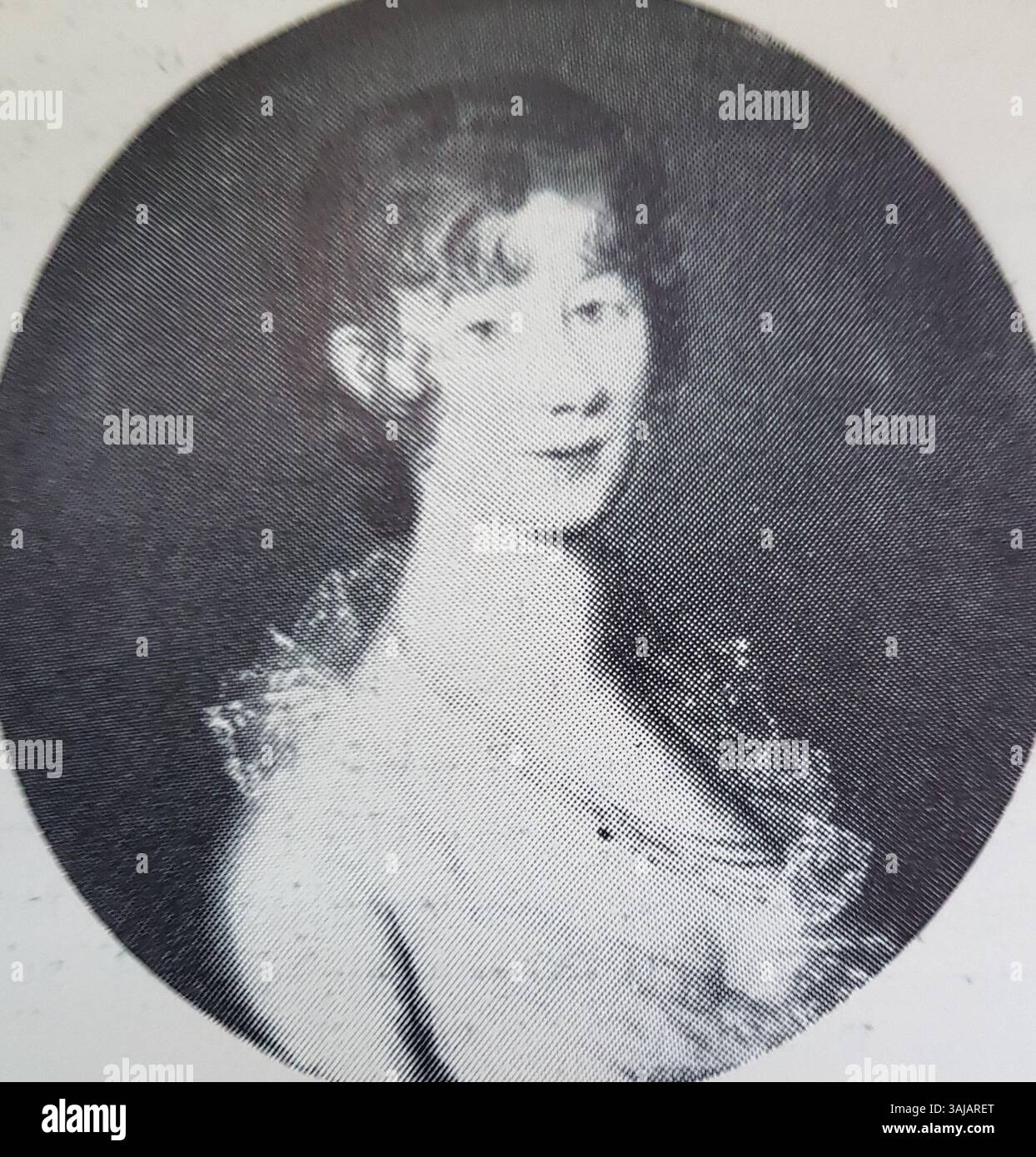 Ein Porträt von Hedvig Amalia Charlotta Klinckowström, das Carl Viertel zugeschrieben wird. Das von einem unbekannten Künstler geschaffene Kunstwerk stellt diese historische Figur in einem raffinierten Stil des 19. Jahrhunderts dar. Stockfoto