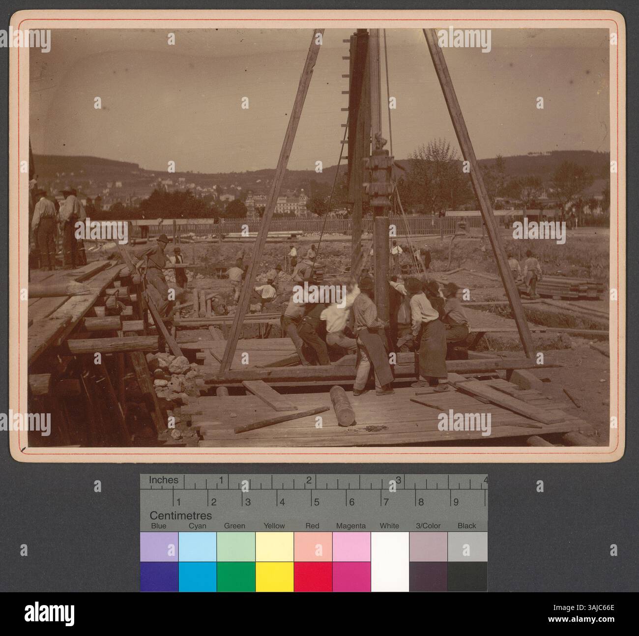 Dieses Foto aus dem Jahr 1890 zeigt das Honegger Schlagwerk, wobei der Bellevue-Bereich im Hintergrund sichtbar ist. Sie bietet einen Blick auf die Gegend in Zürich im späten 19. Jahrhundert. Stockfoto