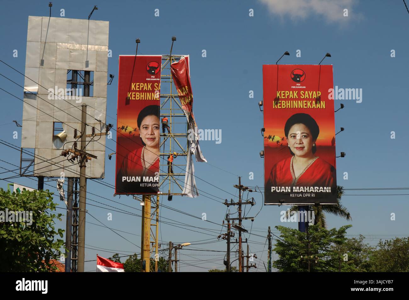SIDOARJO, INDONESIEN - 08. August 2021: Eine Plakatwand mit einem Bild des Vorsitzenden des Volksvertreterrates der Republik Indones Stockfoto
