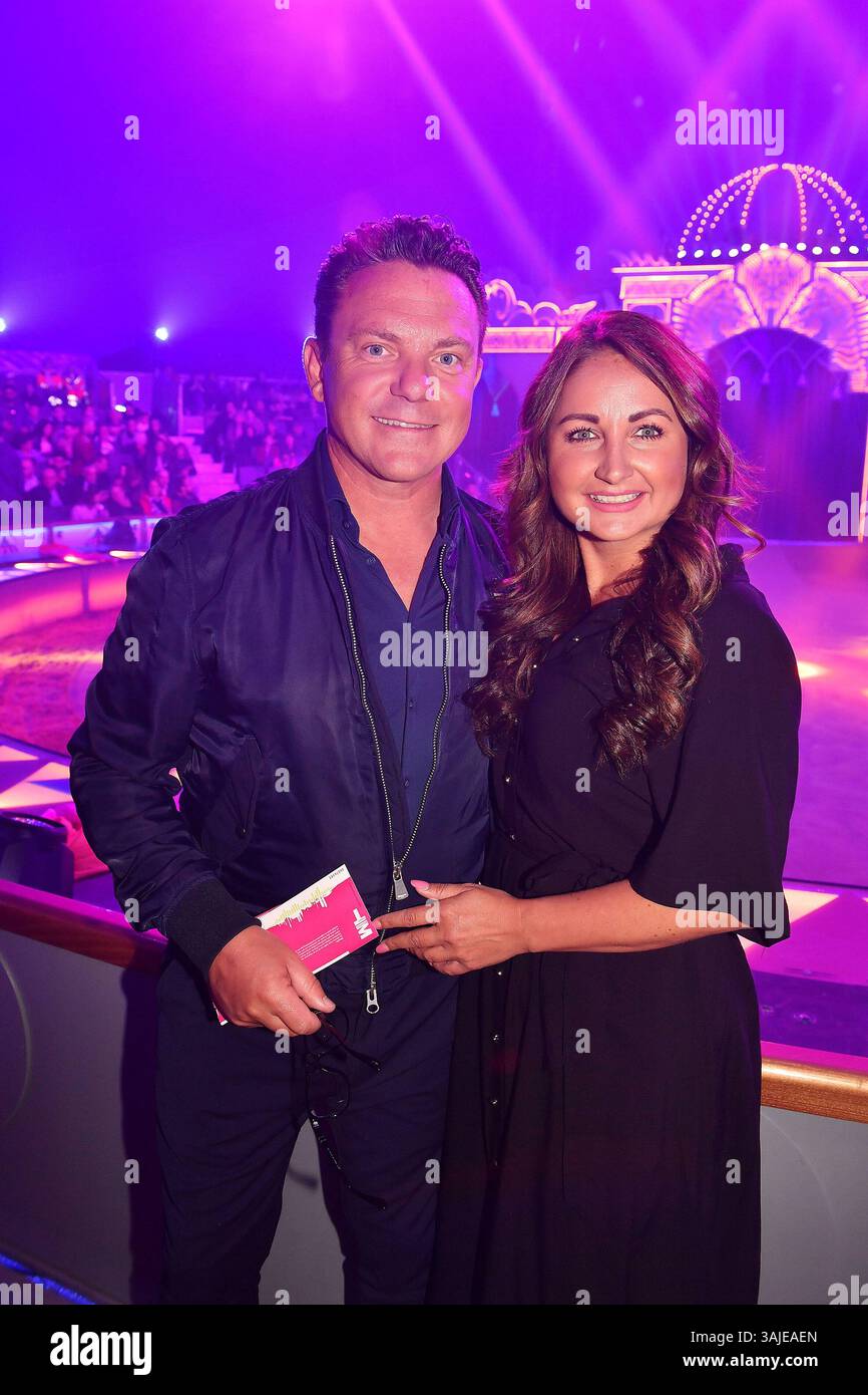 Stefan Mross und Eva Luginger bei der Circus Krone „Farbenspiel - Gold Edition“ Premiere am 10.04.2025 in München Stockfoto Stefan Mross und Eva Luginger bei der Circus Krone „Farbenspiel - Gold Edition“ Premiere am 10.04.2025 in München Stockfoto