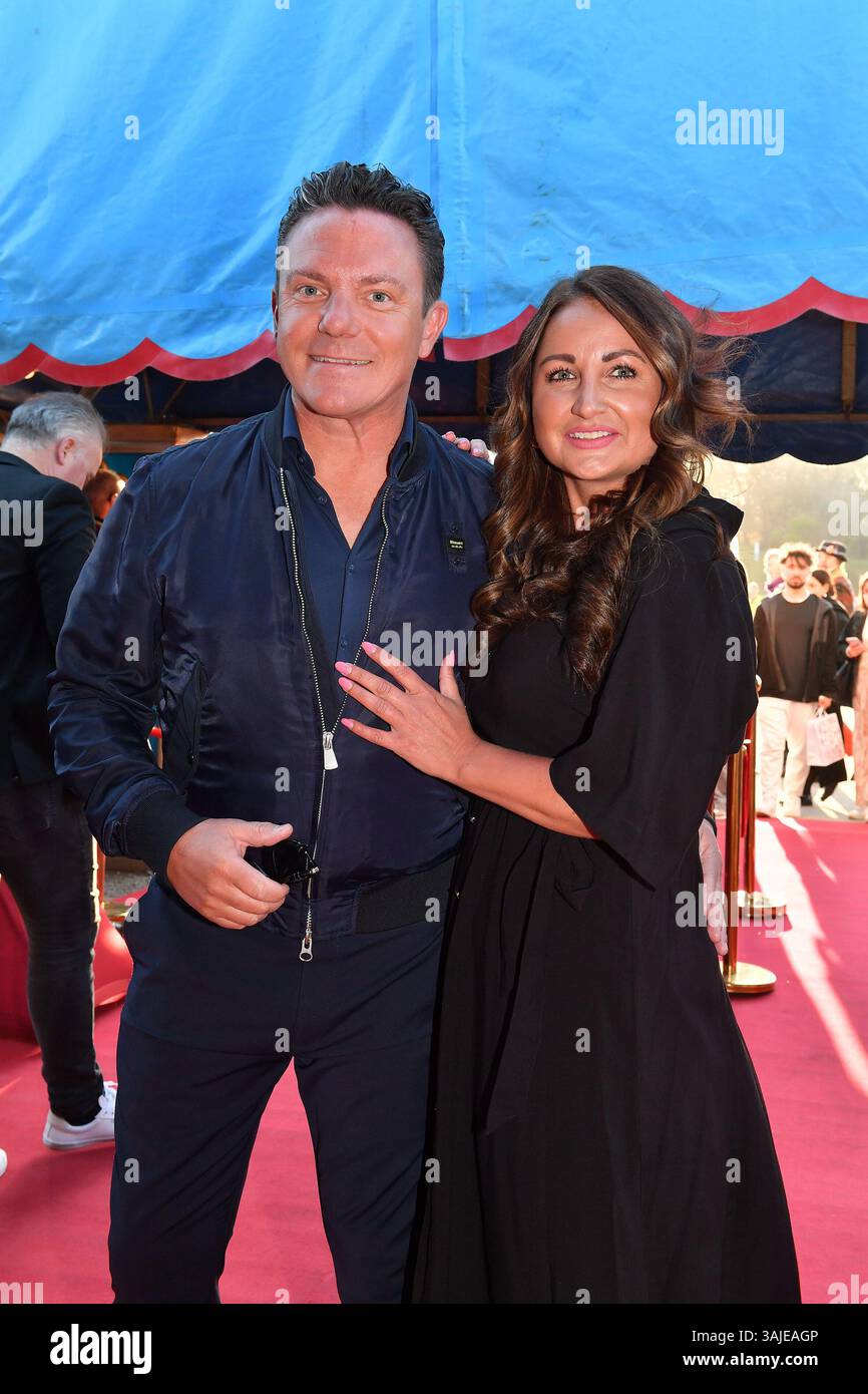 Stefan Mross und Eva Luginger bei der Circus Krone „Farbenspiel - Gold Edition“ Premiere am 10.04.2025 in München Stockfoto Stefan Mross und Eva Luginger bei der Circus Krone „Farbenspiel - Gold Edition“ Premiere am 10.04.2025 in München Stockfoto
