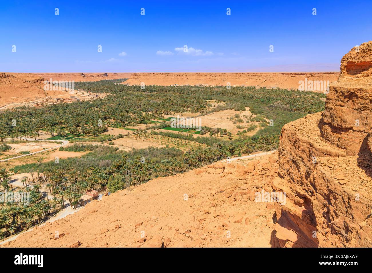 Ziz-Tal, Marokko. Schluchten, die in den Felsen des Ziz River gemeißelt wurden. Hohes Atlasgebirge, Nordafrika. Stockfoto