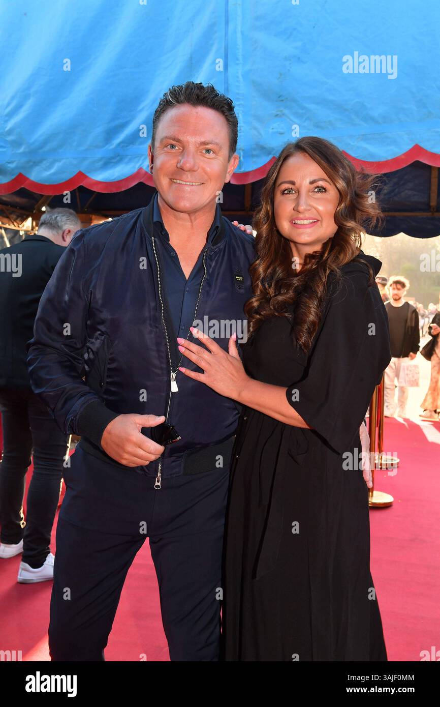 Stefan Mross mit Eva Luginger / Premiere / Circus Krone / Farbenspiel Gold Edition / Theresienwiese / München / 10. April 2025 *** Stefan Mross mit Eva Luginger Premiere Circus Krone Farbenspiel Gold Edition Theresienwiese München 10. April 2025 Stockfoto Stefan Mross mit Eva Luginger / Premiere / Circus Krone / Farbenspiel Gold Edition / Theresienwiese / München / 10. April 2025 *** Stefan Mross mit Eva Luginger Premiere Circus Krone Farbenspiel Gold Edition Theresienwiese München 10. April 2025 Stockfoto