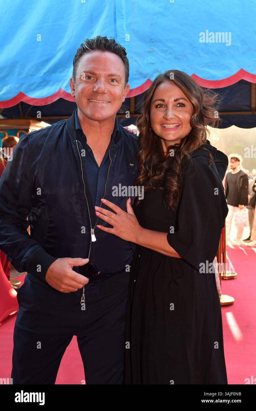Stefan Mross mit Eva Luginger / Premiere / Circus Krone / Farbenspiel Gold Edition / Theresienwiese / München / 10. April 2025 *** Stefan Mross mit Eva Luginger Premiere Circus Krone Farbenspiel Gold Edition Theresienwiese München 10. April 2025 Stockfoto Stefan Mross mit Eva Luginger / Premiere / Circus Krone / Farbenspiel Gold Edition / Theresienwiese / München / 10. April 2025 *** Stefan Mross mit Eva Luginger Premiere Circus Krone Farbenspiel Gold Edition Theresienwiese München 10. April 2025 Stockfoto