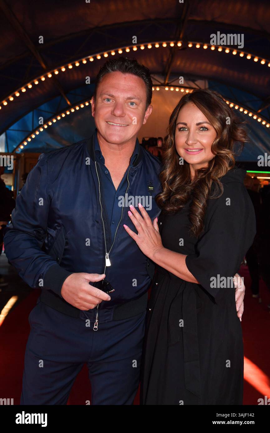 Stefan Mross mit Eva Luginger / Premiere / Circus Krone / Farbenspiel Gold Edition / Theresienwiese / München / 10. April 2025 *** Stefan Mross mit Eva Luginger Premiere Circus Krone Farbenspiel Gold Edition Theresienwiese München 10. April 2025 Stockfoto Stefan Mross mit Eva Luginger / Premiere / Circus Krone / Farbenspiel Gold Edition / Theresienwiese / München / 10. April 2025 *** Stefan Mross mit Eva Luginger Premiere Circus Krone Farbenspiel Gold Edition Theresienwiese München 10. April 2025 Stockfoto