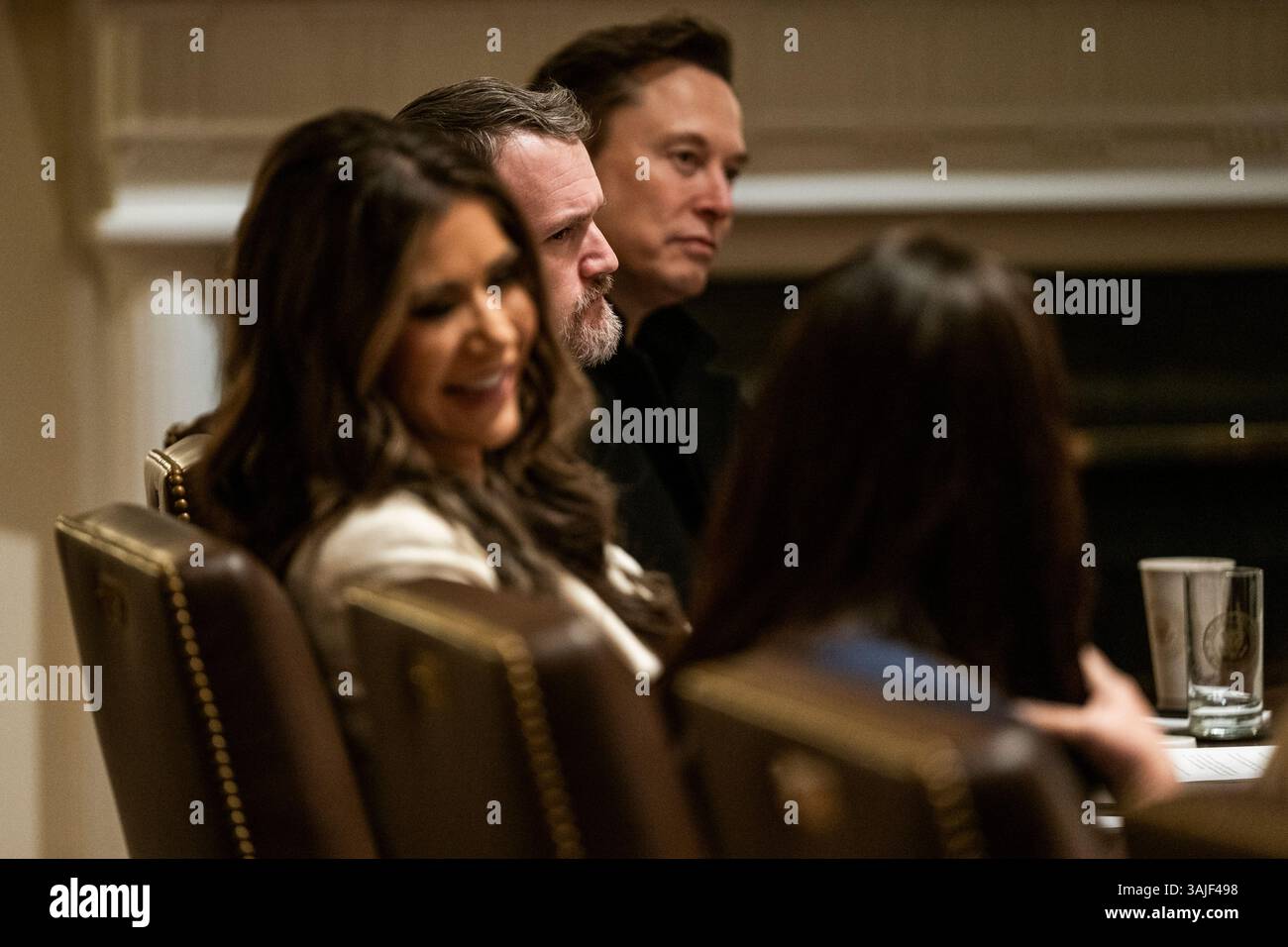 WASHINGTON DC, USA - 10. April 2025 - US-Präsident Donald Trump hält am Donnerstag, 10. April 2025, im Kabinettssaal des Weißen Hou eine Kabinettssitzung ab Stockfoto